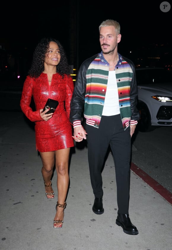 Los Angeles, CA - Christina Milian est arrivée au dîner dans une robe rouge à imprimé peau de serpent avec son mari Matt Pokora au Catch Steak LA à West Hollywood.