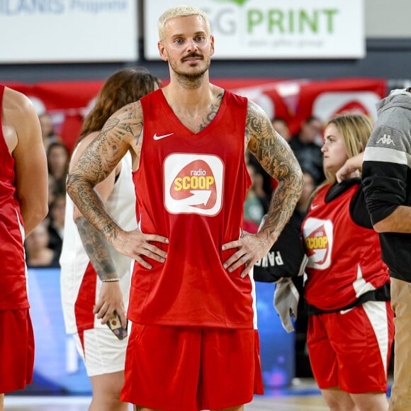 Ce 21 septembre 2024 à l'occasion de la 1ère journée de Betlic Elite, la star était au Rhenus Sport de Strabourg pour assister à la rencontre opposant son équipe de coeur à celle de Chalon-sur-Saône.
Tony Parker et Matt Pokora (M.Pokora) s'affrontent lors d'un match de basket par équipes dans le cadre d'une animation Radio Scoop au Gymnase Mado Bonnet à Lyon le 26 octobre 2023. 