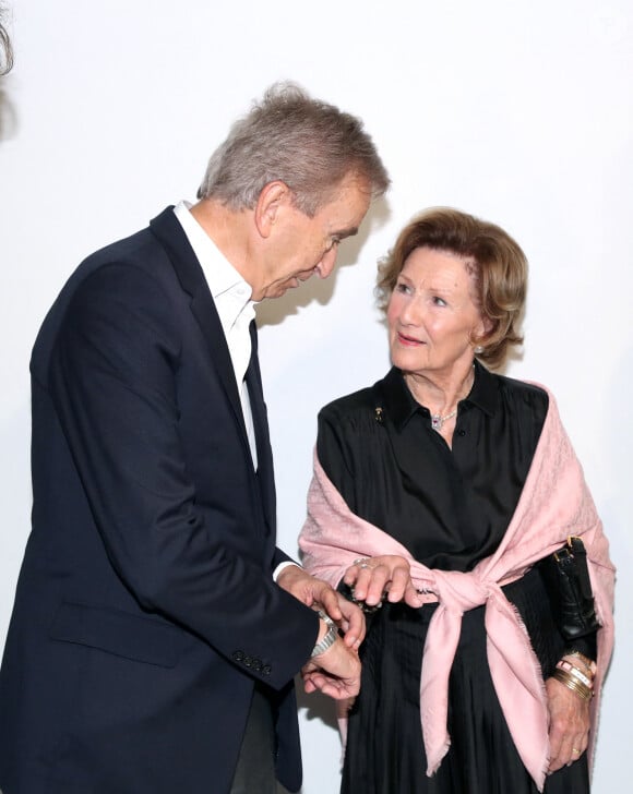 Bernard Arnault et la reine Sonja de Norvege posent Backstage à la suite du Défilé Dior, Collection Prêt-à-porter Printemps / Eté 2025 dans le cadre de la Fashion Week de Paris, France, le 24 Septembre 2024. © Bertrand Rindoff / Bestimage