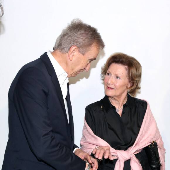 Bernard Arnault et la reine Sonja de Norvege posent Backstage à la suite du Défilé Dior, Collection Prêt-à-porter Printemps / Eté 2025 dans le cadre de la Fashion Week de Paris, France, le 24 Septembre 2024. © Bertrand Rindoff / Bestimage