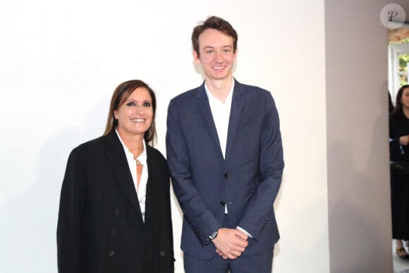 Maria Grazia Chiuri et Frédéric Arnault posent Backstage à la suite du Défilé Dior, Collection Prêt-à-porter Printemps / Eté 2025 dans le cadre de la Fashion Week de Paris, France, le 24 Septembre 2024. © Bertrand Rindoff / Bestimage