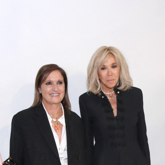 Elle a assisté au défilé de la maison Dior, qui présentait la collection Prêt-à-porter Printemps / Eté 2025
Bernard Arnault, la reine Sonja de Norvege, Maria Grazia Chiuri et Brigitte Macron posent Backstage à la suite du Défilé Dior, Collection Prêt-à-porter Printemps / Eté 2025 dans le cadre de la Fashion Week de Paris, France, le 24 Septembre 2024. © Bertrand Rindoff / Bestimage 