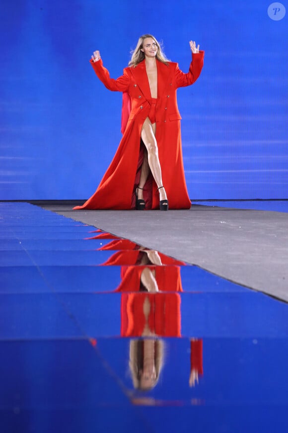 Cara Delevingne - Défilé " L'Oréal Paris – Walk Your Worth ", Collection Prêt-à-porter Printemps / Eté 2025 dans le cadre de la Fashion Week de Paris, France, le 23 Septembre 2024. © Bertrand Rindoff / Bestimage