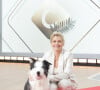 Exclusif - Anne-Elisabeth Lemoine et le chien Messi sur le plateau de l'émisson "C à vous" lors du 77ème Festival International du Film de Cannes le 15 mai 2024. © Jack Tribeca / Bestimage