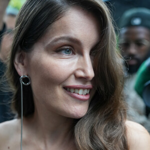 Laetitia Casta lors du défilé Courrèges Printemps-Eté 2025 à l'occasion de la Fashion week de Paris, le 25 septembre 2024. © Lucia Sabatelli / Bestimage