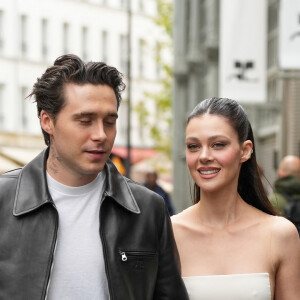 Brooklyn Beckham, Nicola Peltz lors du défilé Courrèges Printemps-Eté 2025 à l'occasion de la Fashion week de Paris, le 25 septembre 2024. © Lucia Sabatelli / Bestimage