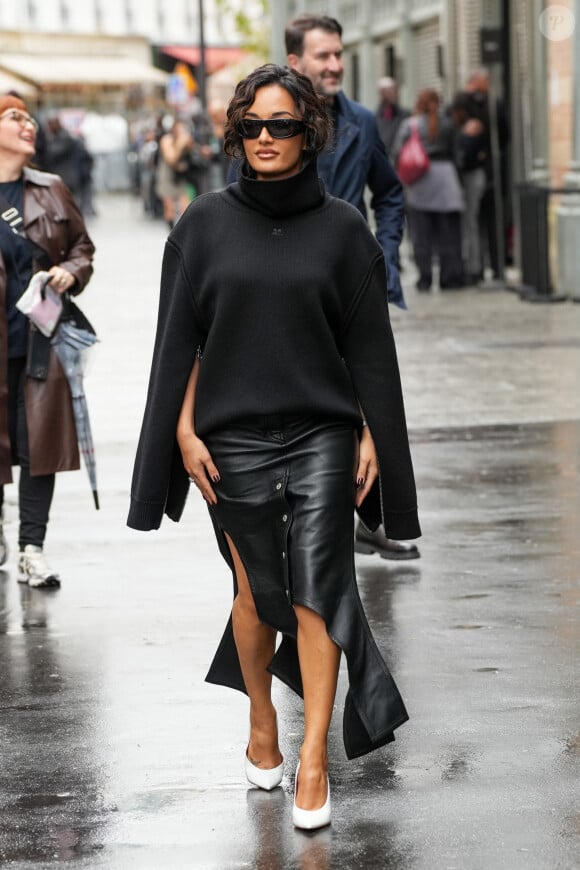 Amina Muadi lors du défilé Courrèges Printemps-Eté 2025 à l'occasion de la Fashion week de Paris, le 25 septembre 2024. © Lucia Sabatelli / Bestimage