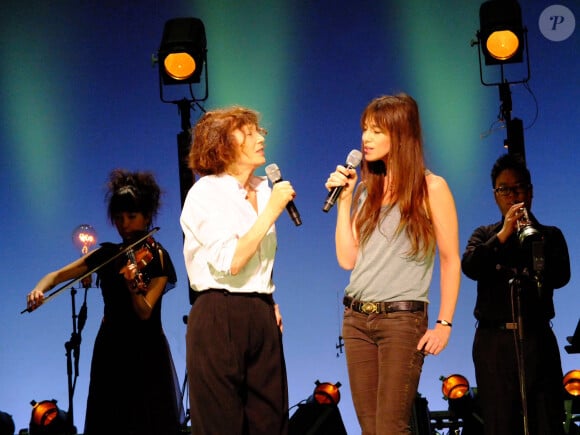 Exclusif - Jane Birkin en concert "Jane Birkin chante Serge Gainsbourg via Japan" a l'opera Garnier de Monte-Carlo le 09/02/2013 sur la photo : Jane Birkin et sa fille Charlotte 