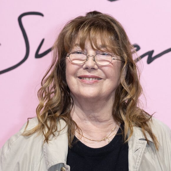 Notamment sur les derniers mois précédents sa mort.
Jane Birkin - Photocall du défilé de mode prêt-à-porter printemps-été 2023 Femmes "Acne Studios" lors de la fashion week de Paris. Le 28 septembre 2022 © Olivier Borde / Bestimage 