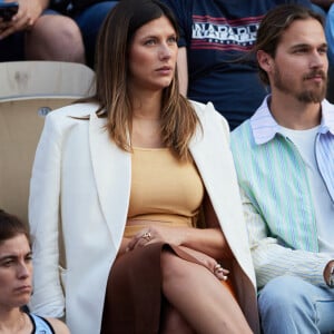 Camille Cerf (Miss France 2015), enceinte et son compagnon Théo Fleury dans les tribunes lors des Internationaux de France de Tennis de Roland Garros 2023. Paris, le 7 juin 2023. © Jacovides-Moreau / Bestimage