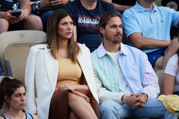 Camille Cerf (Miss France 2015), enceinte et son compagnon Théo Fleury dans les tribunes lors des Internationaux de France de Tennis de Roland Garros 2023. Paris, le 7 juin 2023. © Jacovides-Moreau / Bestimage