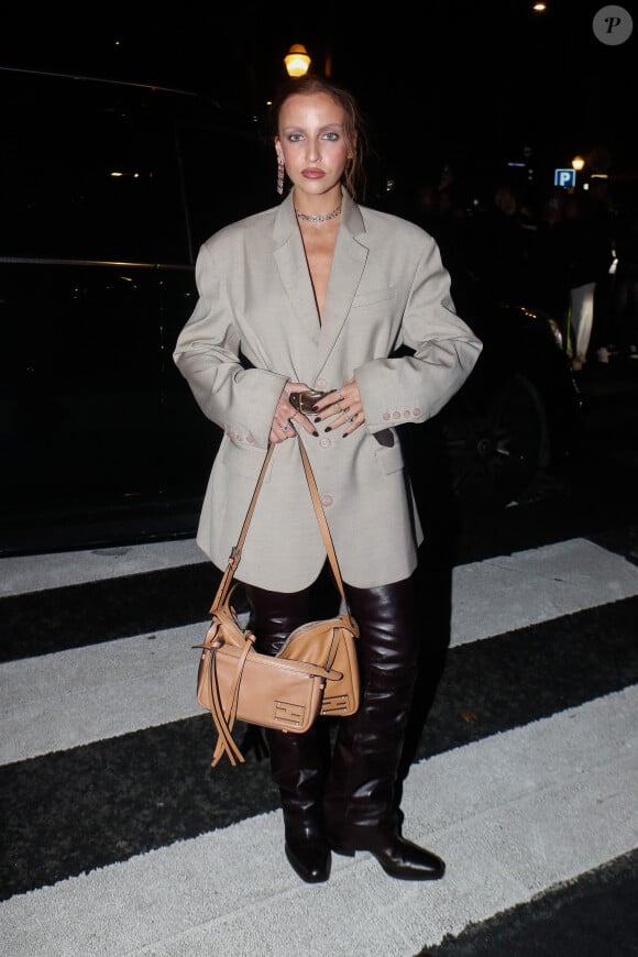 Carla Ginola - Arrivées au défilé Messika lors de la Paris Fashion Week à Paris, le 26 septembre 2024. © Christophe Clovis / Jack Tribeca / Bestimage 