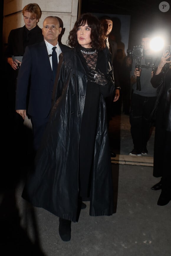 Isabelle Adjani - Arrivées au défilé Messika lors de la Paris Fashion Week à Paris, le 26 septembre 2024. © Christophe Clovis / Jack Tribeca / Bestimage 