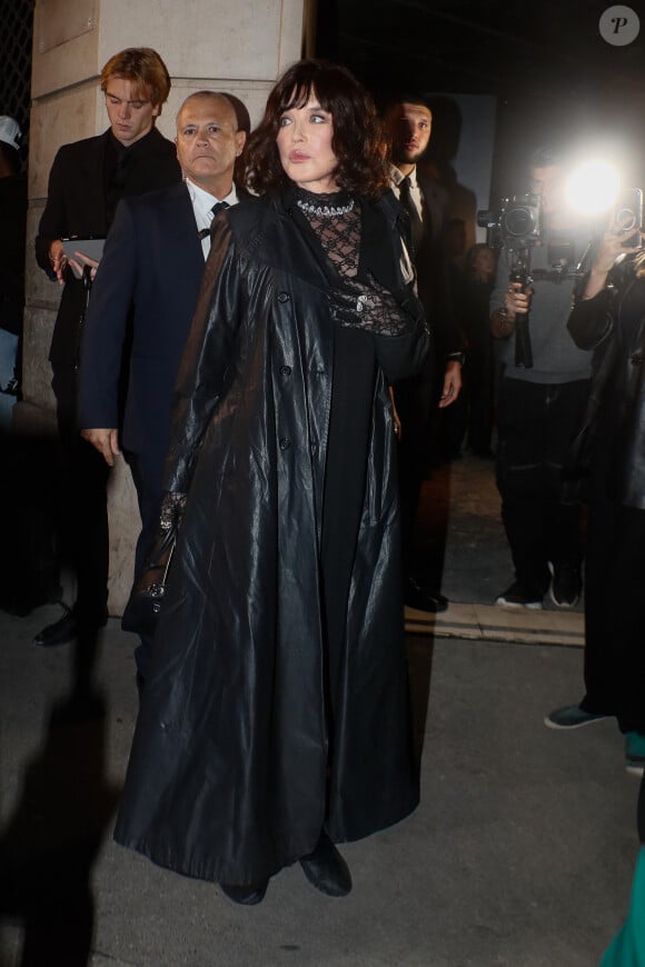 Isabelle Adjani - Arrivées au défilé Messika lors de la Paris Fashion Week à Paris, le 26 septembre 2024. © Christophe Clovis / Jack Tribeca / Bestimage 