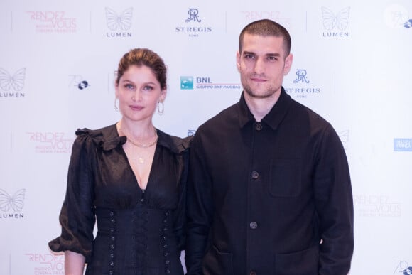 Côté vie privée, elle partage la vie de l'acteur Louis Garrel depuis presque dix ans
Laetitia Casta et son mari Louis Garrel au photocall du film "L'Homme Fidèle" à Rome, Italie, le 5 avril 2019. 