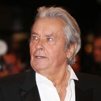 Au coeur du repos d'Alain Delon à Douchy : sa "petite soeur" se rappelle d'une image précise de l'acteur après son dernier souffle