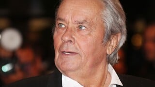 Au coeur du repos d'Alain Delon à Douchy : sa "petite soeur" se rappelle d'une image précise de l'acteur après son dernier souffle