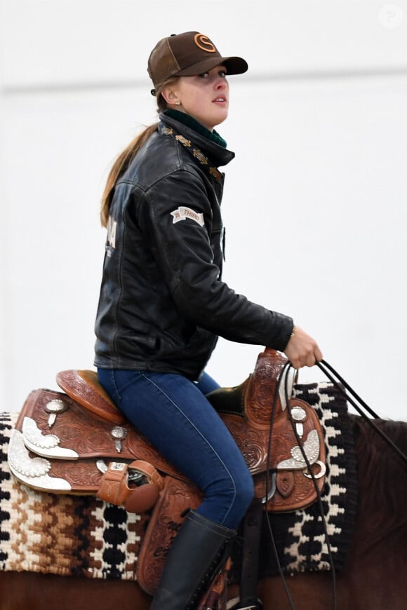 Les téléphones portables des invités ont été laissés à l'entrée, afin qu'aucune photo volée de Michael Schumacher ne fuite dans la presse
Gina Maria Schumacher participe à la compétition ERCHA in Fieracavalli Regional Final, Element Masters Premiere à Vérone le 7 novembre 2019.