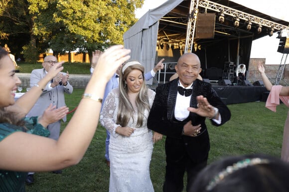 Exclusif - Francky Vincent et Aziza El Batri - Mariage de Francky Vincent et Aziza El Batri dans leur domaine de Sinceny dans l'Aisne le 28 septembre 2024. © Cédric Perrin / Bestimage 