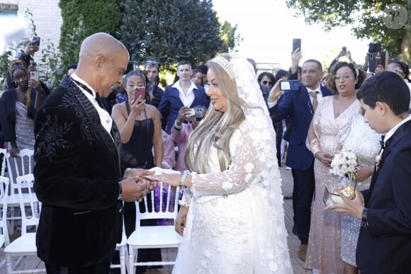 Exclusif - Francky Vincent et Aziza El Batri - Mariage de Francky Vincent et Aziza El Batri dans leur domaine de Sinceny dans l'Aisne le 28 septembre 2024. © Cédric Perrin / Bestimage 