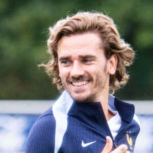 "Ce n'est pas cherché, ni voulu, c'est comme ça, mais c'est aussi un jour gravé à jamais pour toute la famille, d'autant plus entre frères et soeurs", a expliqué Antoine Griezmann

Antoine Griezmann - Entraînement de l'équipe de France de football à Clairefontaine le 2 septembre 2024.