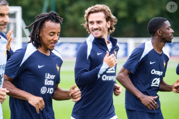 "Ce n'est pas cherché, ni voulu, c'est comme ça, mais c'est aussi un jour gravé à jamais pour toute la famille, d'autant plus entre frères et soeurs", a expliqué Antoine Griezmann

Antoine Griezmann - Entraînement de l'équipe de France de football à Clairefontaine le 2 septembre 2024.