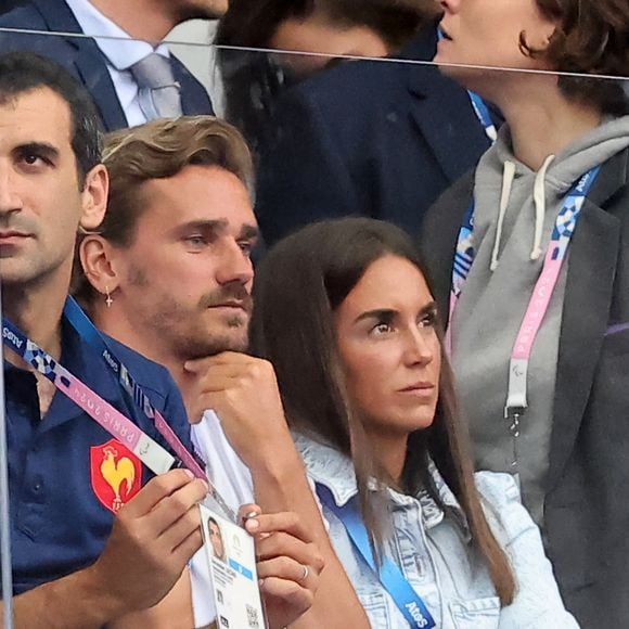 Antoine Griezmann et sa femme Erika Choperena - Les célébrités assistent à la Finale de Rugby à 7 opposant la France aux Fidji lors des Jeux Olympiques de Paris 2024 (JO) au Stade de France à Saint-Denis, Seine Saint-Denis, le 27 juillet 2024. © Jacovides-Perusseau/Bestimage