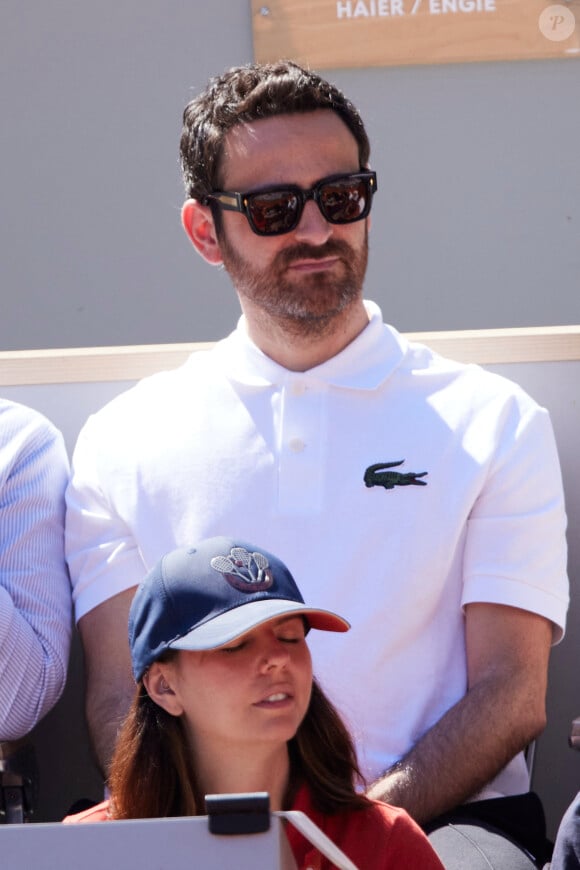 Camille Combal - Célébrités dans les tribunes de la finale homme des Internationaux de France de tennis de Roland Garros 2024 à Paris le 9 juin 2024. © Jacovides-Moreau/Bestimage