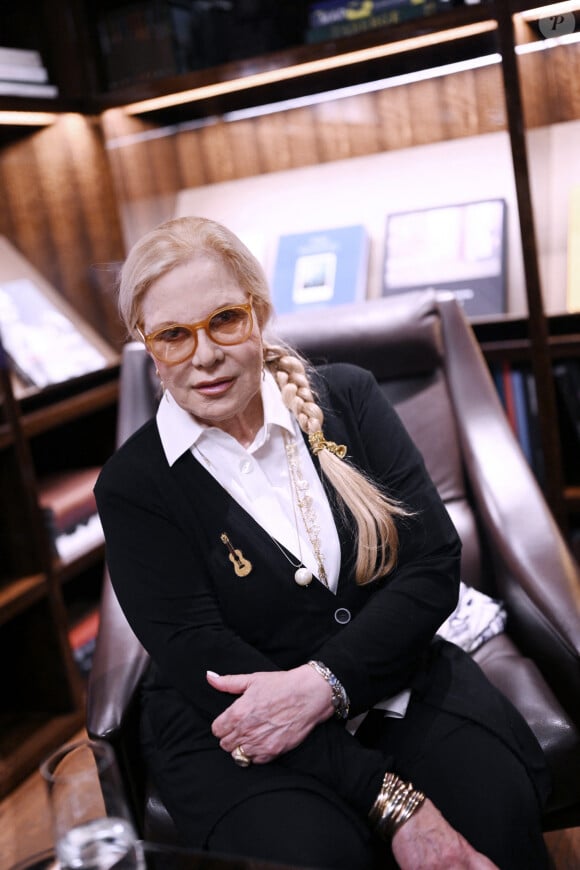 C'est au Palais des Congrès, une salle chère à son coeur, qu'elle a décidé de tirer sa révérence. 
Sylvie Vartan - Inauguration de la cabine de coiffure de Christophe Nicolas Biot à l'hôtel Lutetia à Paris © Rachid Bellak/Bestimage