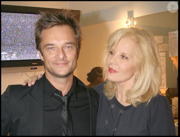 David Hallyday et sa mère dans la loge après le concert de Sylvie Vartan à l'Olympia le 18 septembre 2009