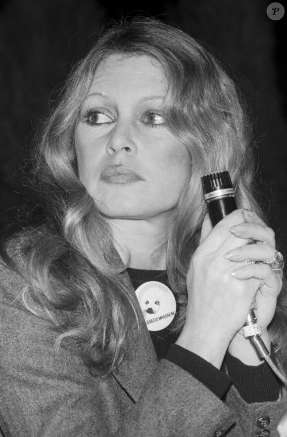 Brigitte Bardot en conférence de presse pour la protection des animaux, pour faire cesser le massacre des bébés phoques. © Jean-Claude Woestelandt / Bestimage 