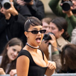 Lena Mahfouf (Lena Situations) - Arrivées au défilé de mode Femmes printemps-été 2025 "Miu Miu" lors de la fashion week de Paris. Le 1er octobre 2024 © Pierre Perusseau / Bestimage  Arrivals at the Women S/S 2025 "Miu Miu" fashion show in Paris. On October 1st 2024