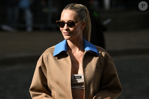 Poppy Delevingne - Arrivées au défilé de mode Femmes printemps-été 2025 "Miu Miu" lors de la fashion week de Paris. Le 1er octobre 2024 