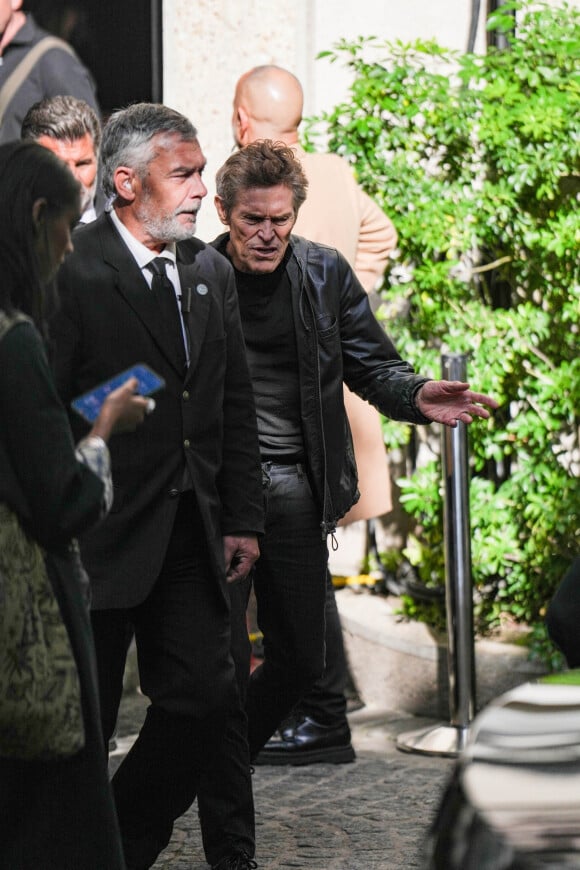 Willem Dafoe était également présent
Willem Dafoe - Sorties du défilé de mode Femmes printemps-été 2025 "Miu Miu" lors de la fashion week de Paris. Le 1er octobre 2024 