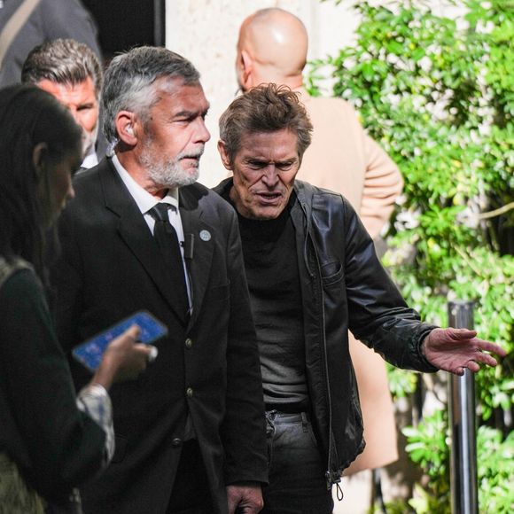 Willem Dafoe était également présent
Willem Dafoe - Sorties du défilé de mode Femmes printemps-été 2025 "Miu Miu" lors de la fashion week de Paris. Le 1er octobre 2024 