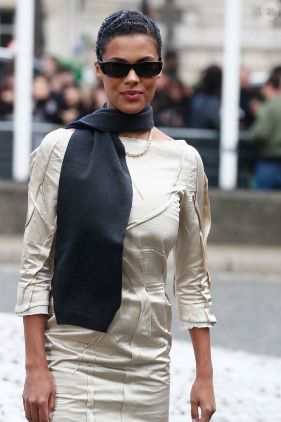 Tout comme Tina Kunakey
Tina Kunakey - Arrivées au défilé de mode Femmes printemps-été 2025 "Miu Miu" lors de la fashion week de Paris. Le 1er octobre 2024 © Christophe Clovis / Bestimage 