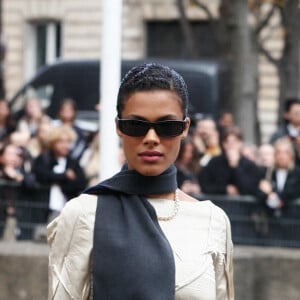 Tina Kunakey - Arrivées au défilé de mode Femmes printemps-été 2025 "Miu Miu" lors de la fashion week de Paris. Le 1er octobre 2024 © Christophe Clovis / Bestimage 