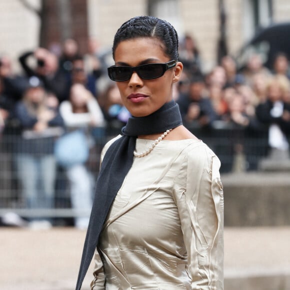 Tina Kunakey - Arrivées au défilé de mode Femmes printemps-été 2025 "Miu Miu" lors de la fashion week de Paris. Le 1er octobre 2024 © Christophe Clovis / Bestimage 