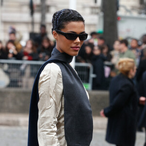 Tina Kunakey - Arrivées au défilé de mode Femmes printemps-été 2025 "Miu Miu" lors de la fashion week de Paris. Le 1er octobre 2024 © Christophe Clovis / Bestimage 