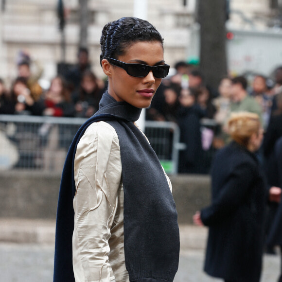 Tina Kunakey - Arrivées au défilé de mode Femmes printemps-été 2025 "Miu Miu" lors de la fashion week de Paris. Le 1er octobre 2024 © Christophe Clovis / Bestimage 