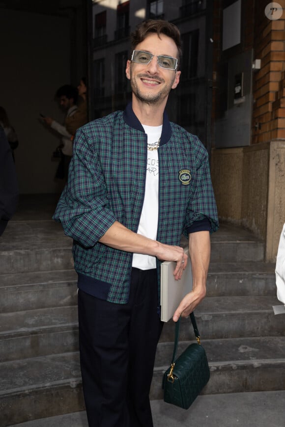 Thomas Jolly (directeur artistique des cérémonies des jeux olympiques Paris 2024) au défilé Lacoste prêt à porter printemps / été 2025 lors de la fashion week à Paris le 1er octobre 2024. © Jeremy Melloul / Bestimage