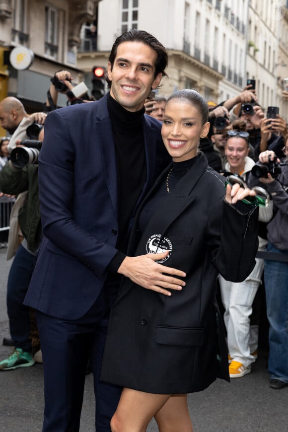 Kaká (Ricardo Izecson dos Santos Leite), Carolina Dias au défilé Lacoste prêt à porter printemps / été 2025 lors de la fashion week à Paris le 1er octobre 2024. © Jeremy Melloul / Bestimage 