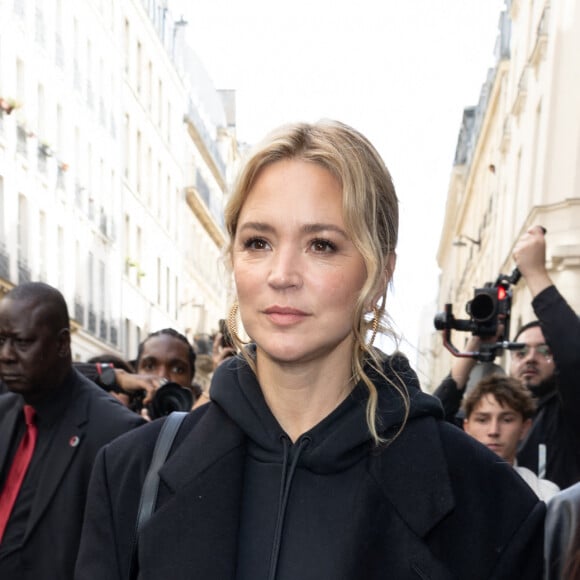 Virginie Efira au défilé Lacoste prêt à porter printemps / été 2025 lors de la fashion week à Paris le 1er octobre 2024. © Jeremy Melloul / Bestimage 