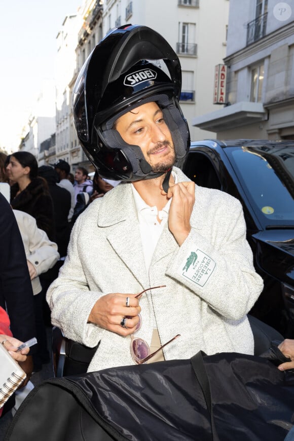 Pierre Niney au défilé Lacoste prêt à porter printemps / été 2025 lors de la fashion week à Paris le 1er octobre 2024. © Jeremy Melloul / Bestimage