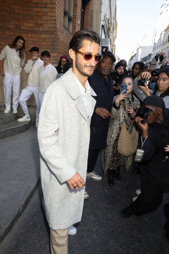 Pierre Niney au défilé Lacoste prêt à porter printemps / été 2025 lors de la fashion week à Paris le 1er octobre 2024. © Jeremy Melloul / Bestimage