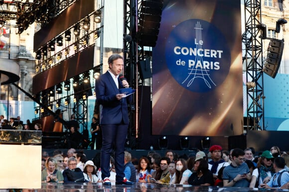 Stéphane Bern - "Concert de Paris" sur le parvis de l'hôtel de ville de Paris retransmis en direct sur France 2 et sur France Inter, Paris le 14 juillet 2024. © Christophe Clovis - Pierre Perusseau / Bestimage