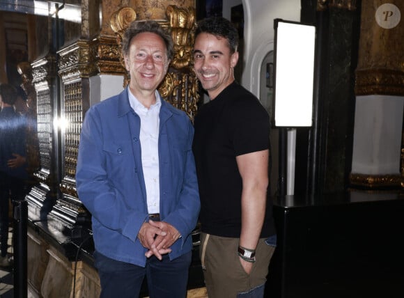 Stéphane Bern et son compagnon Yori Bailleres - Célébrités au défilé de mode Haute-Couture automne-hiver 2024/2025 “Julien Fournié” lors de la Fashion Week au musée Grévin à Paris le 25 juin 2024.