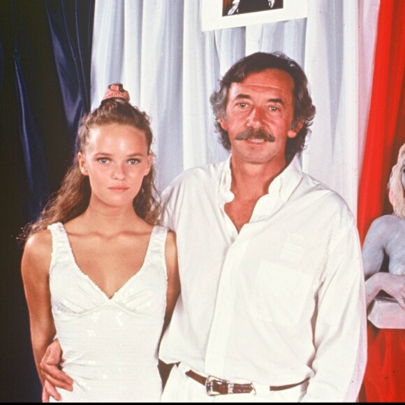 Vanessa Paradis et son père André à Saint-Tropez pour le mariage de Caroline et Eddie Barclay en juillet 1988.