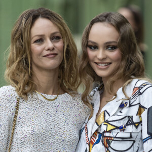 Pour le gala d'ouverture de la saison de Danse 2024/2025
Vanessa Paradis et sa fille Lily-Rose Depp - Les célébrités au photocall du défilé "Chanel Cruise Collection 2020" au Grand Palais. Paris © Olivier Borde/Bestimage