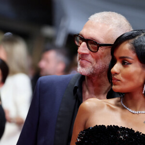 Vincent Cassel et sa compagne Narah Baptista - Montée des marches du film " Parthenope " lors du 77ème Festival International du Film de Cannes, au Palais des Festivals à Cannes. Le 21 mai 2024 © Jacovides-Moreau / Bestimage 